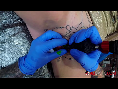 ❤️ Ekstreem tattooed hottie Sully Savage krige in tattoo op har klitoris ❤❌ Fuckfideo by wy ❌